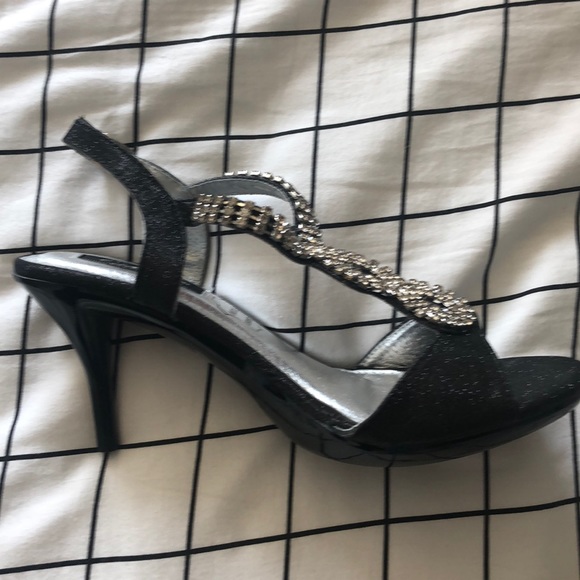 HEELS! - Picture 3 of 3